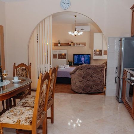 Apartman Neli Vir Exterior foto