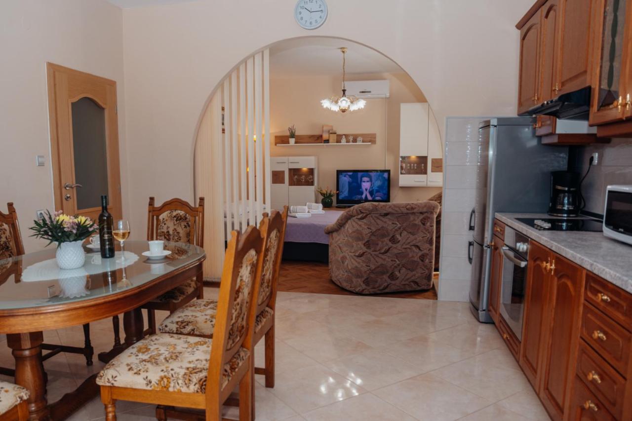 Apartman Neli Vir Exterior foto