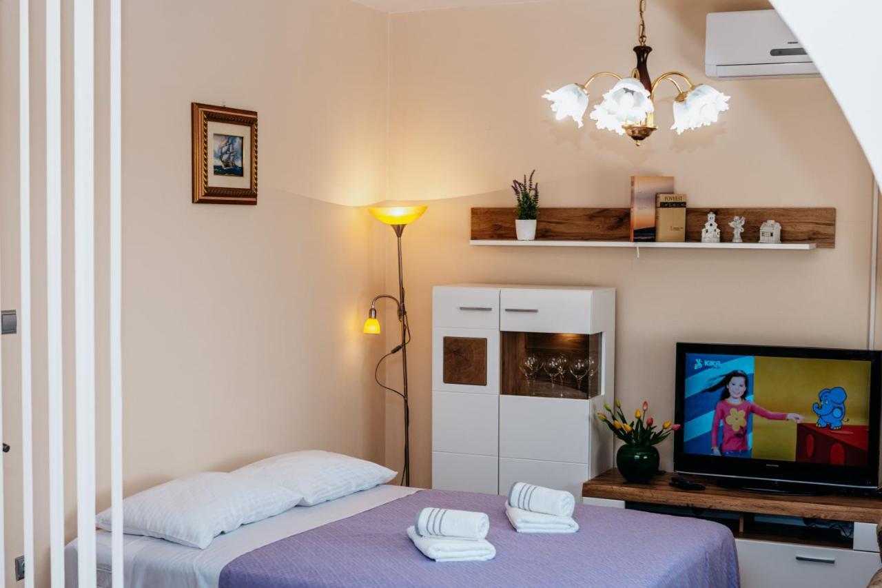 Apartman Neli Vir Exterior foto