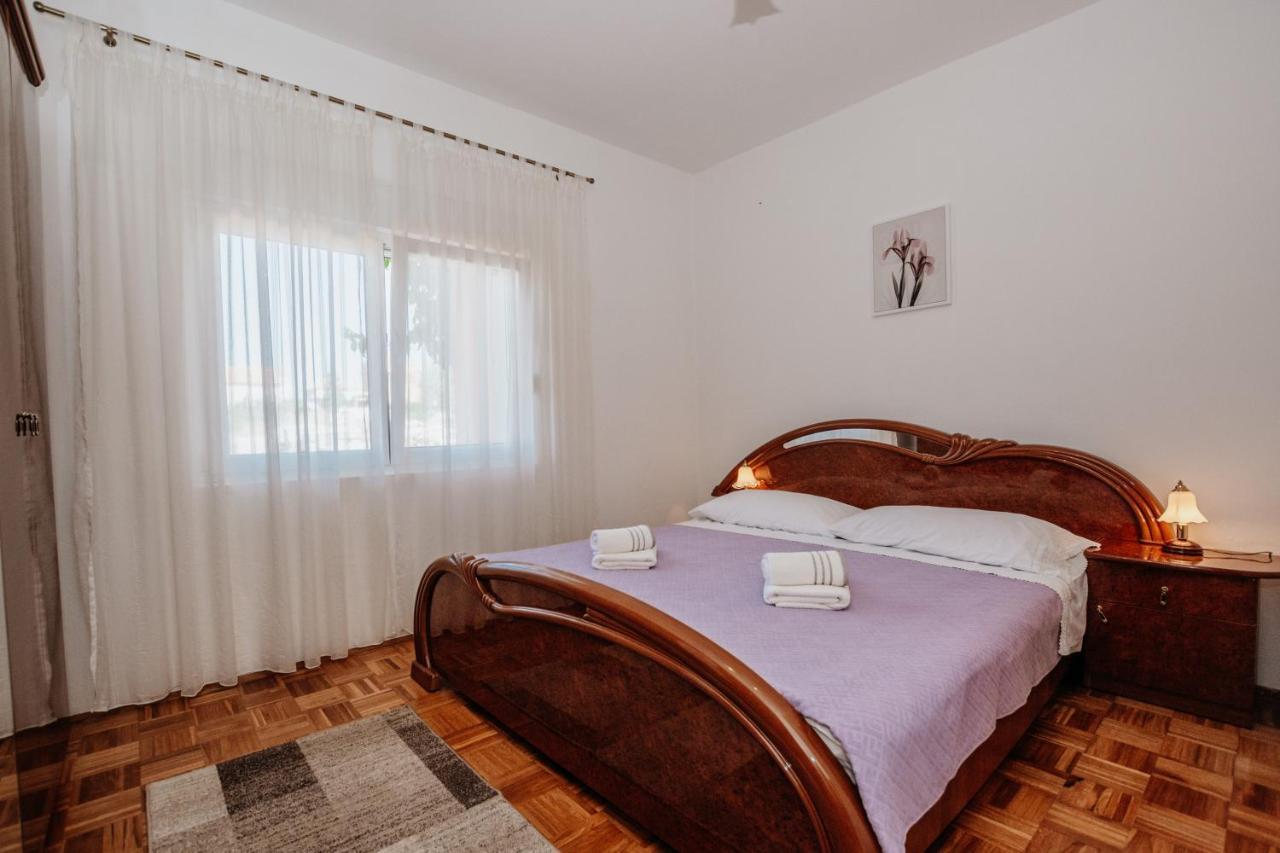 Apartman Neli Vir Exterior foto