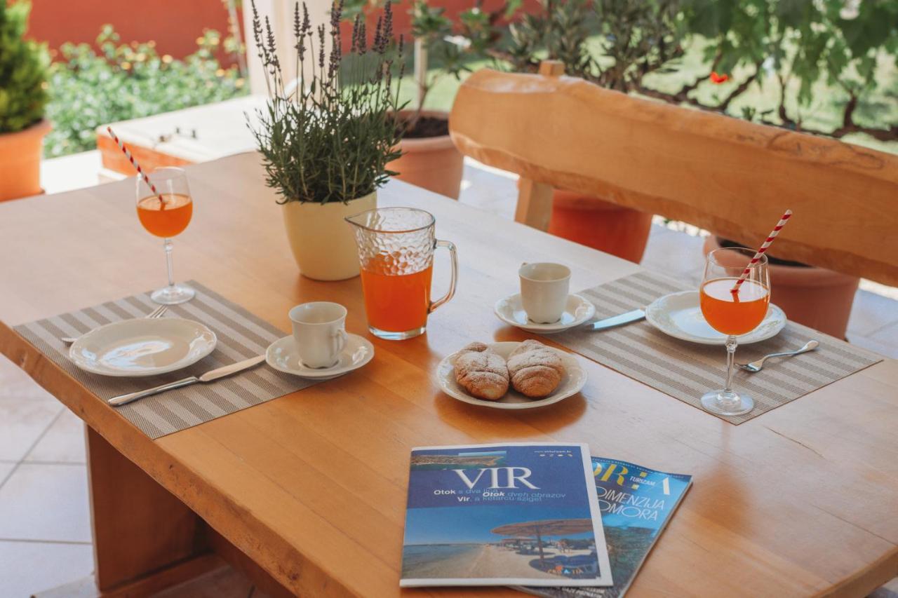 Apartman Neli Vir Exterior foto