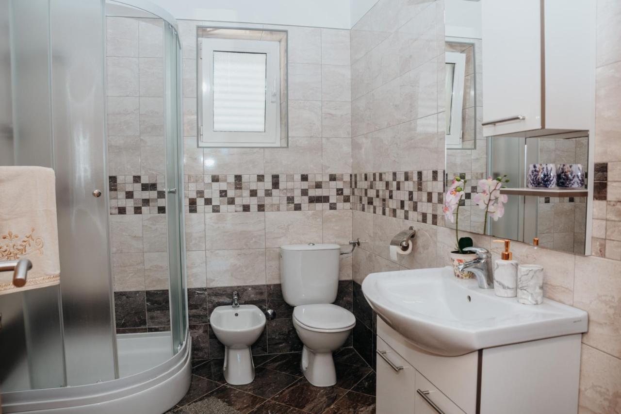 Apartman Neli Vir Exterior foto