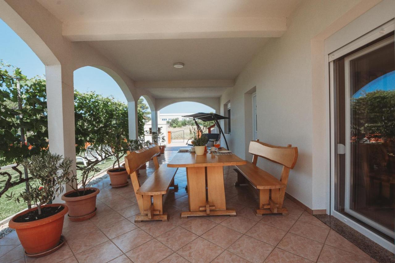 Apartman Neli Vir Exterior foto