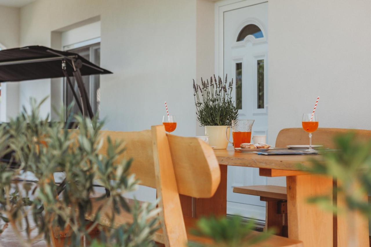 Apartman Neli Vir Exterior foto
